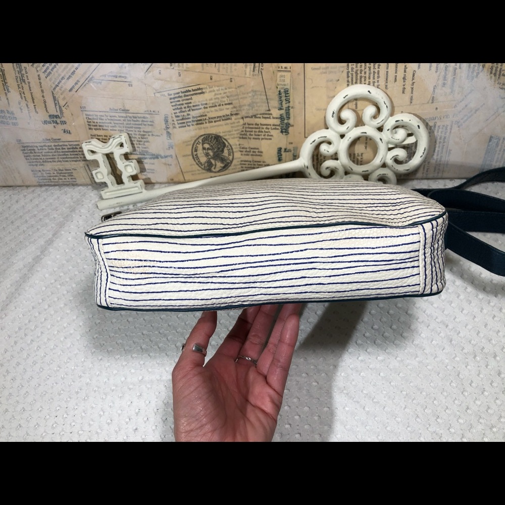 🎉 Fossil Riley Camera Crossbody - Picture 5 of 16